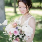 Xuan posing outside with bouquet.