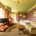 Mandingo Room - living room area and jacuzzi tub. Mandingo Room - living room area and jacuzzi tub.