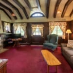 Play House - main room, fireplace, jacuzzi tub, sofa. Play House - main room, fireplace, jacuzzi tub, sofa.