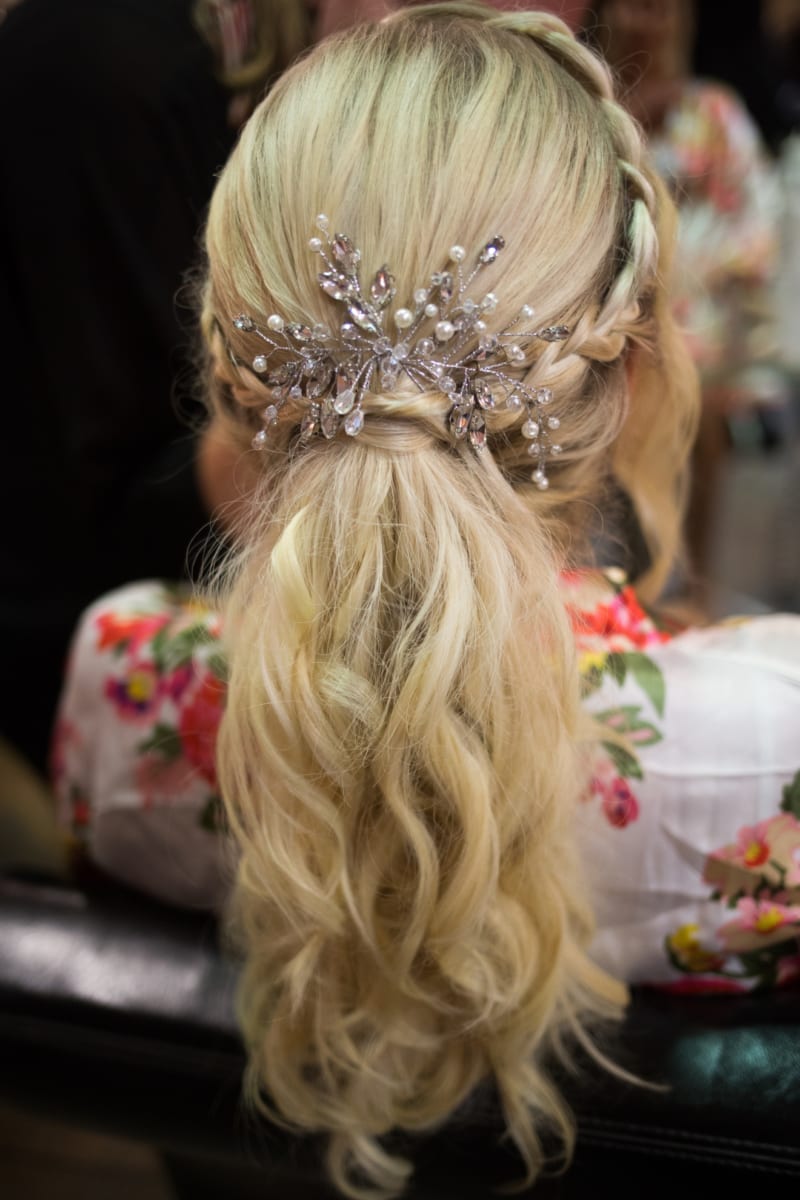 bride and her hair piece