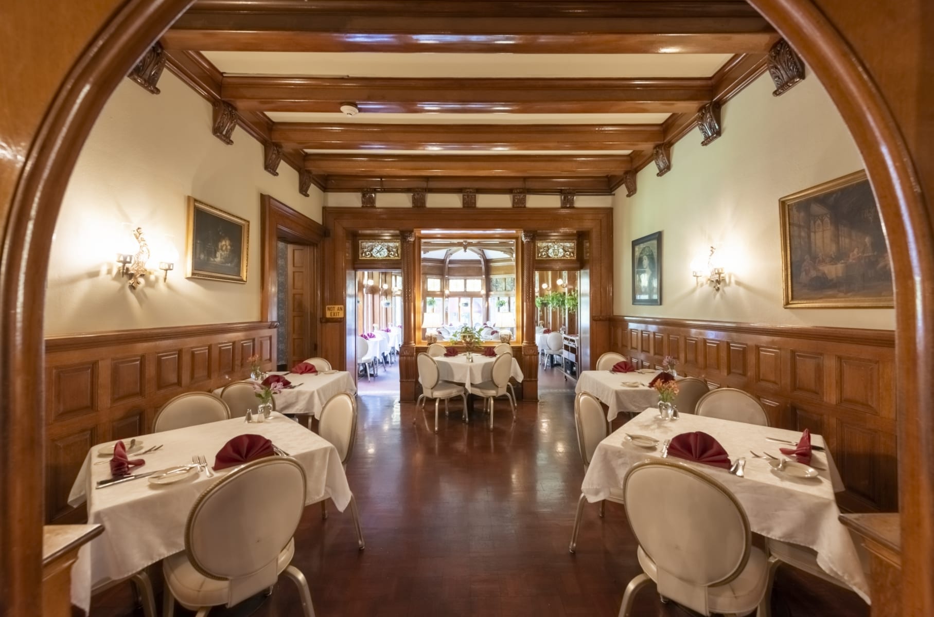 2019-024 BEHU-2755-HDRHR Dining room in Belhurst Castle.