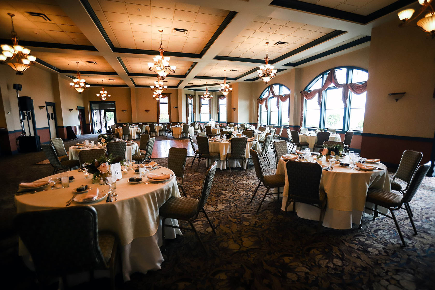 72414192_449034859043827_5224959253252407296_n Dining room in Belhurst Castle.